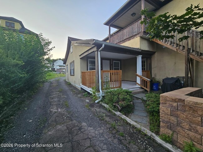 Photo - 1057 Lincoln St