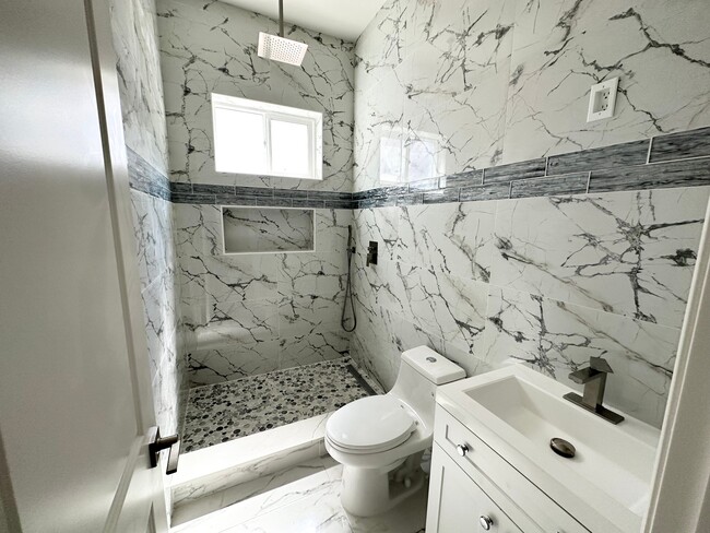 Photo - 2433 Creekhollow Ln