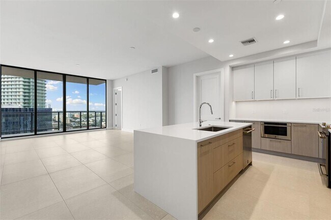 Photo - 275 1st Ave S Unidad 1907