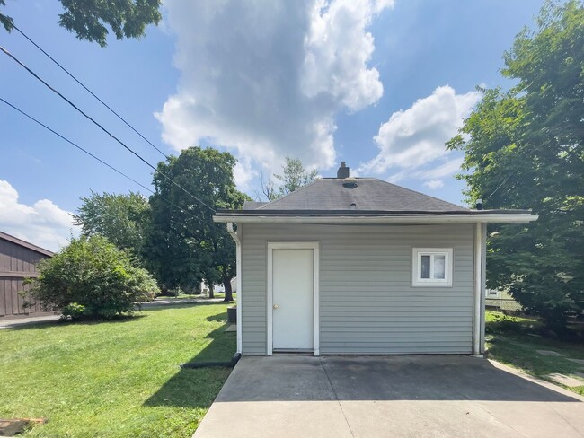 Photo - PRELEASING for AUGUST! Close to Campus