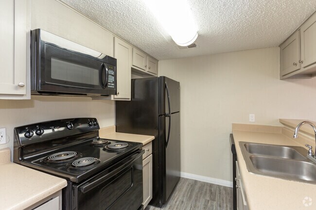 2BR 1BA - 850 SF