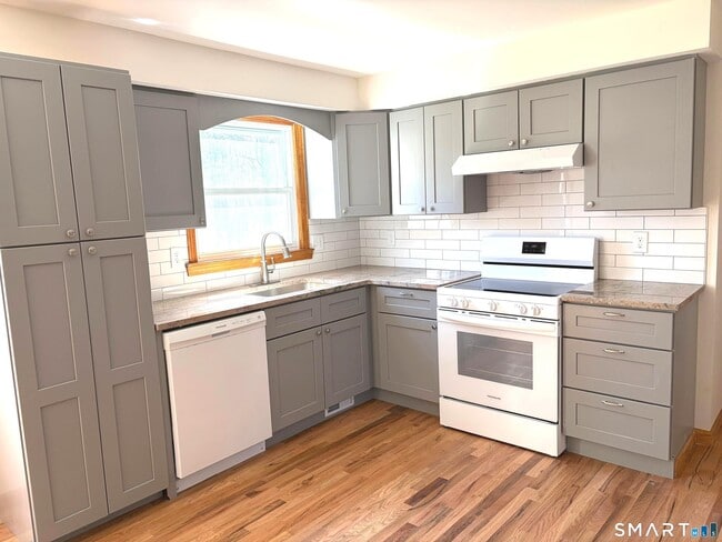 Building Photo - 3 Carmen St Unit 3