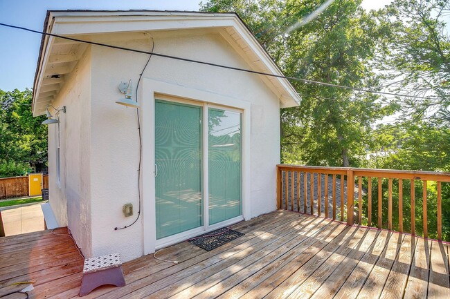 Efficiency Garage Apartment in the Histori... - Efficiency Garage Apartment in the Histori...