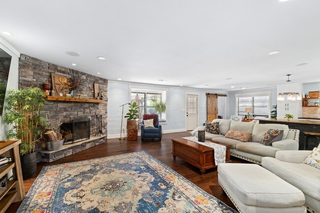 Photo - 2710 Colonial Dr