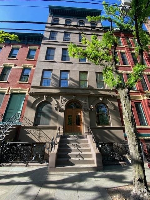 Building Photo - 264 9th St Unit 2J Rental