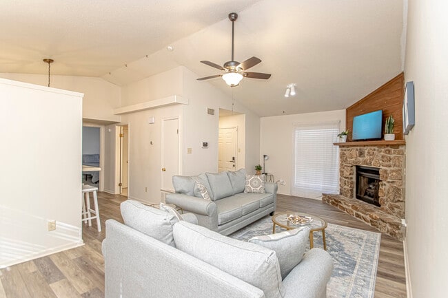 Photo - 20 Woodhill Dr