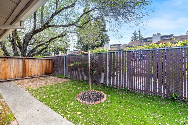 2 habitaciones, 1 baño - 700 pies cuadrados - Jardín - 2323 San Juan Ave