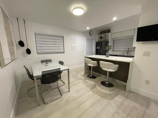 Photo - 325 NW 19th Ln Unidad 30