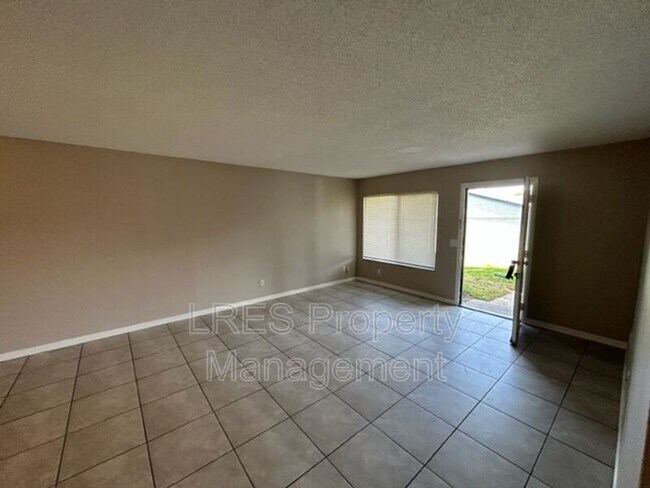 Photo - 605 Northlake Blvd