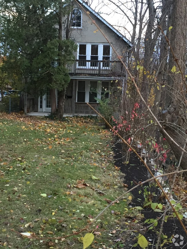 Building Photo - 1908 Sulgrave Ave Unit First Rental