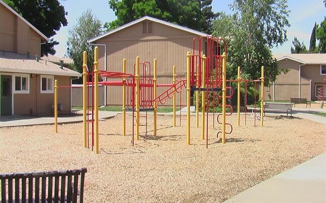 Photo - 820 W 4th Ave