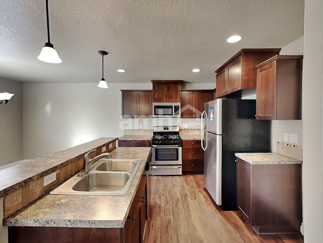 Photo - 440 Tulip Ave