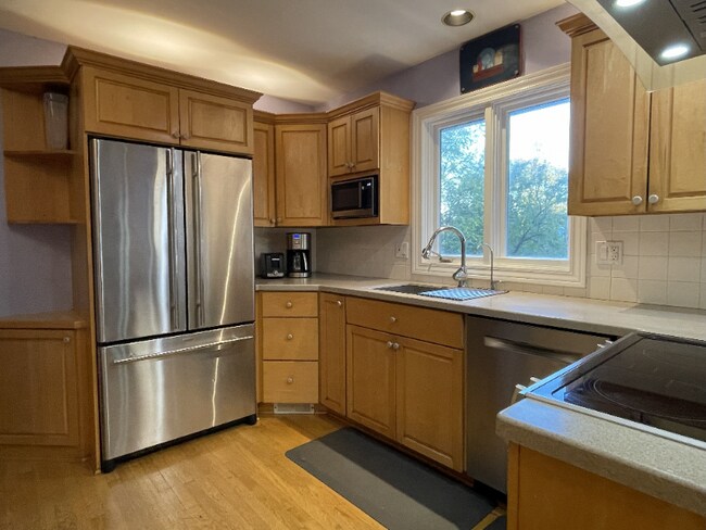 Photo - 2888 Colonial Way