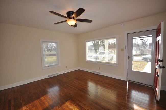 Photo - Pre-Leasing for Fall Semester 2026 - Walk ...