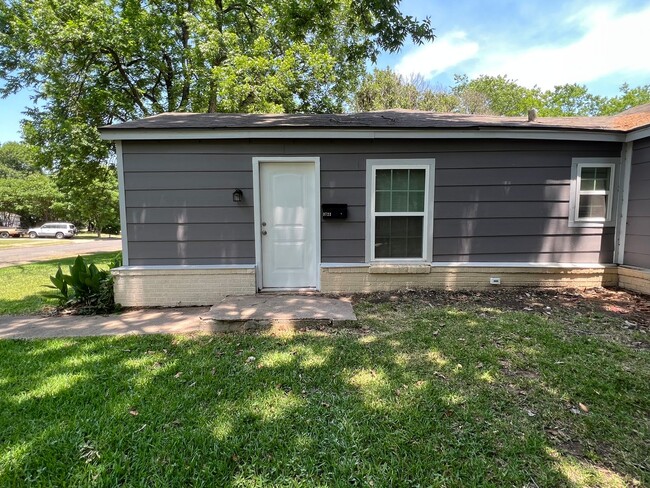 1 bed/ 1 bath Waco Duplex - 1 bed/ 1 bath Waco Duplex House