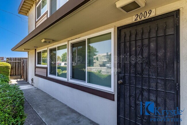 Photo - 2009 Florida St