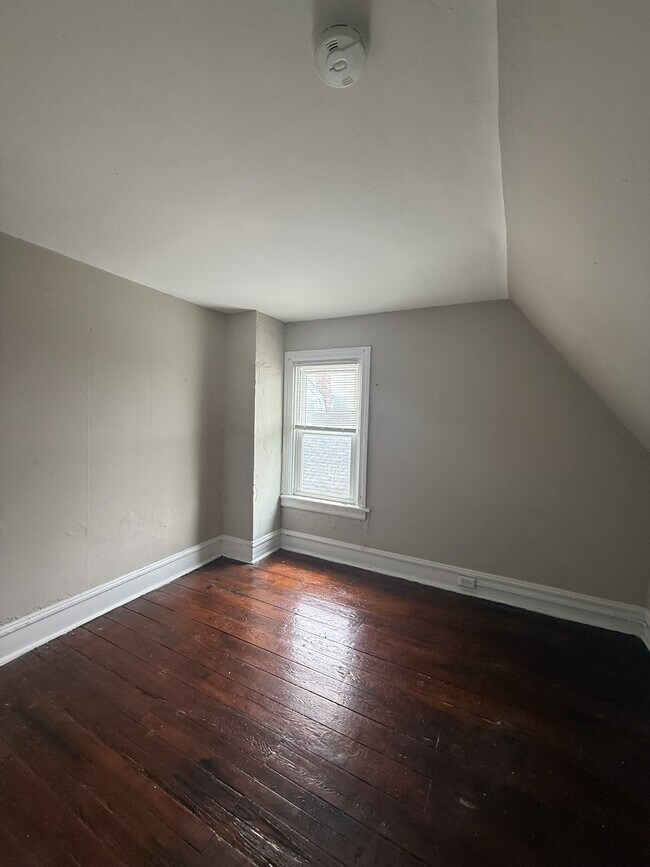 Photo - 272 Maple Ave