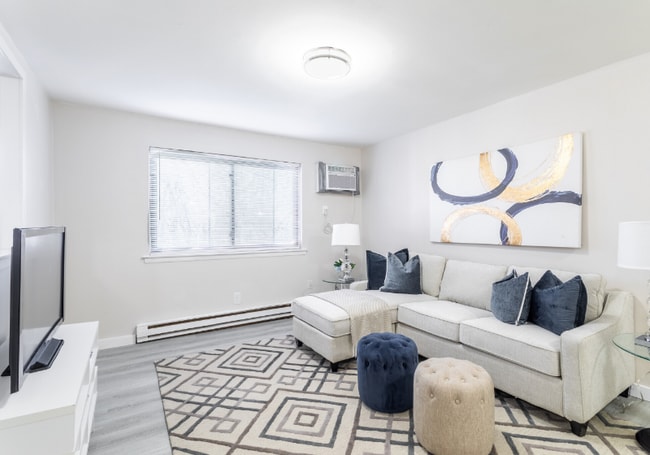 Photo - 311-313 N Sycamore Ave Unidad B9