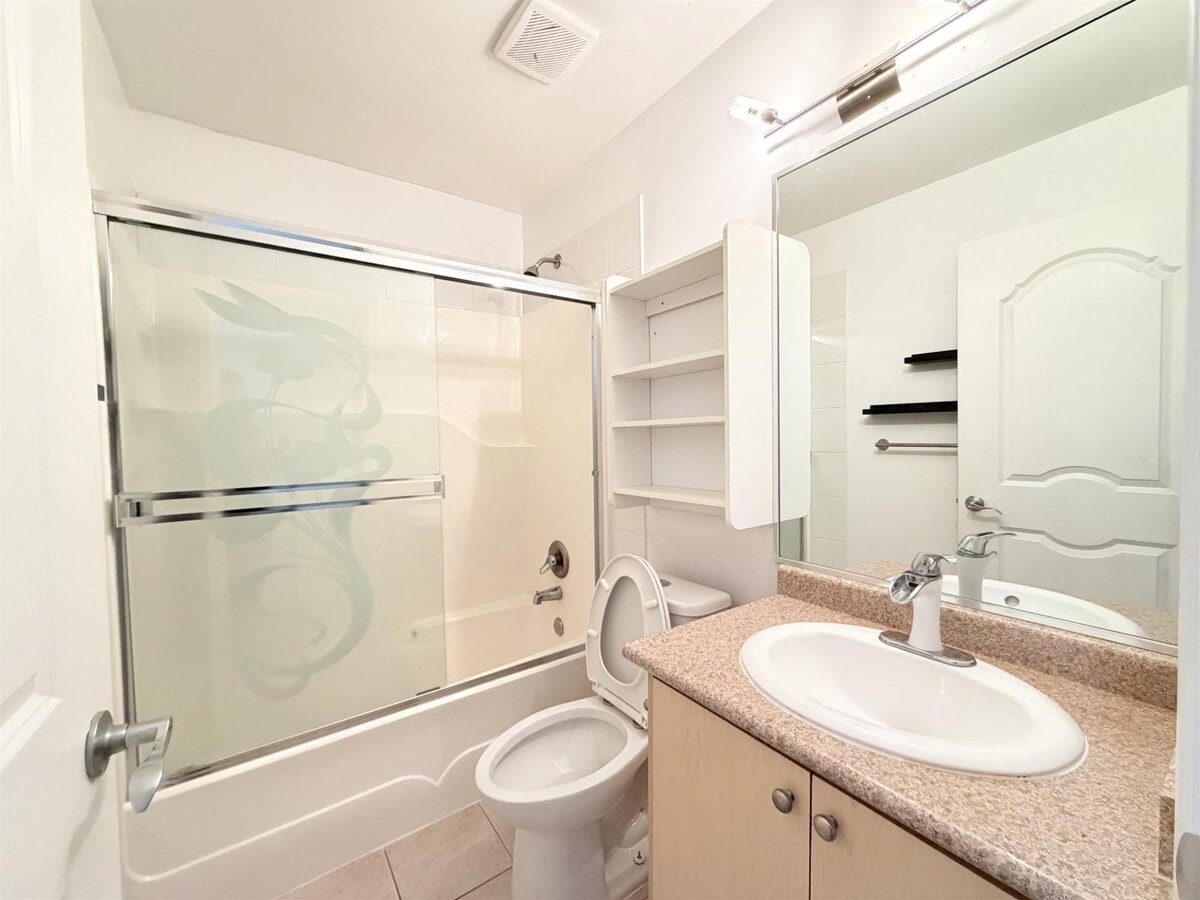 Photo - 8246-8152 152 St