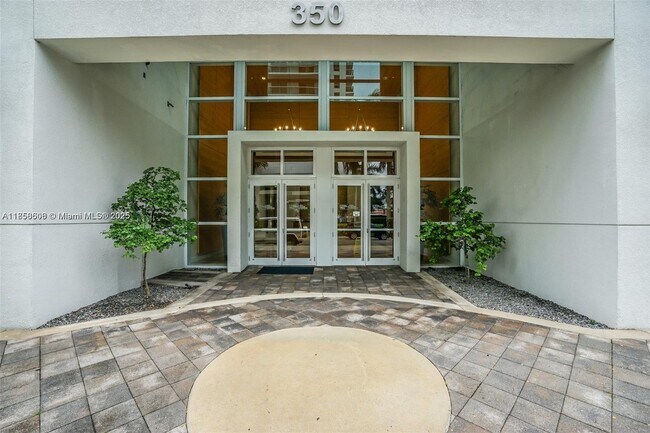 Building Photo - 350 NE 24th St Unit 608 Rental