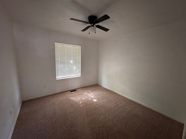 Photo - 2 bed one bath spacious duplex in Mustang!