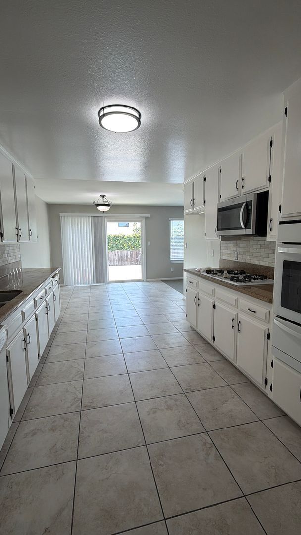 Photo - 13780 Nogales Dr