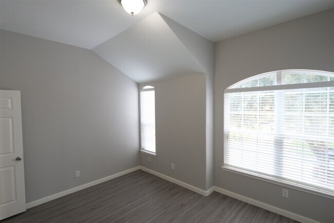 Photo - 6119 Lakenshire Falls Ln