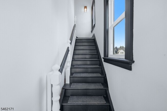35 Rossmore Pl Unit 2