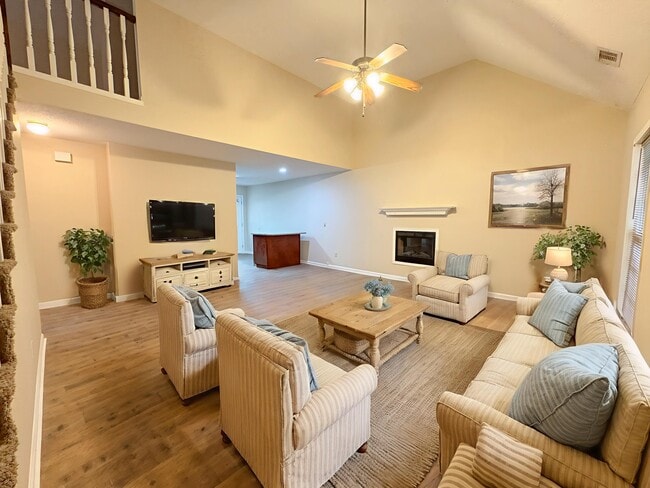 Photo - 802 N Taylor Ct