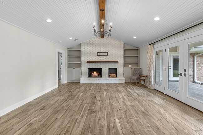 Building Photo - 10211 Candlewood Dr