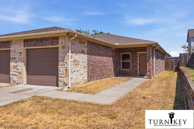 Photo - 3217-3219 Karen St. Unit 3219