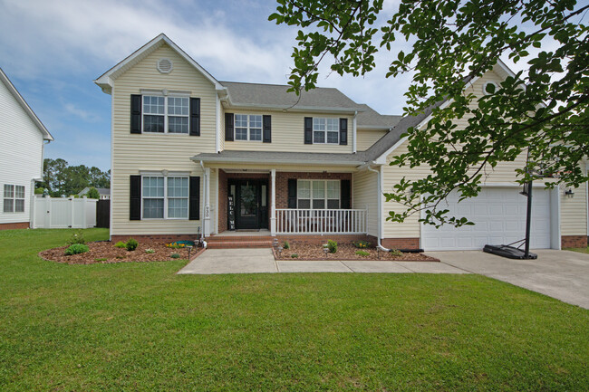Photo - 930 Commons Dr N House