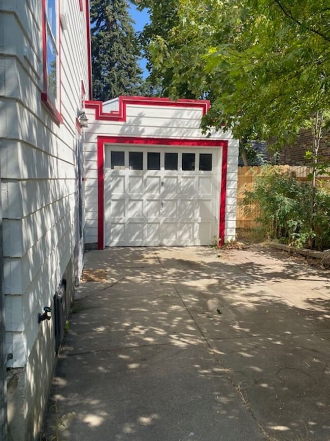 Photo - $2,695 / AVAILABLE NOW! 3BD Single Family Home