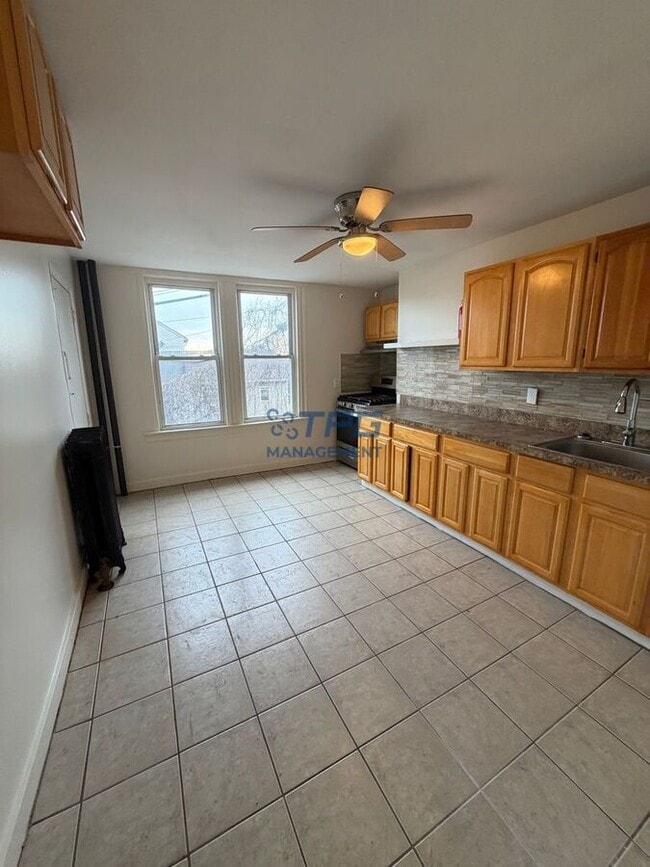 Photo - 130 Milford Ave Unidad 1