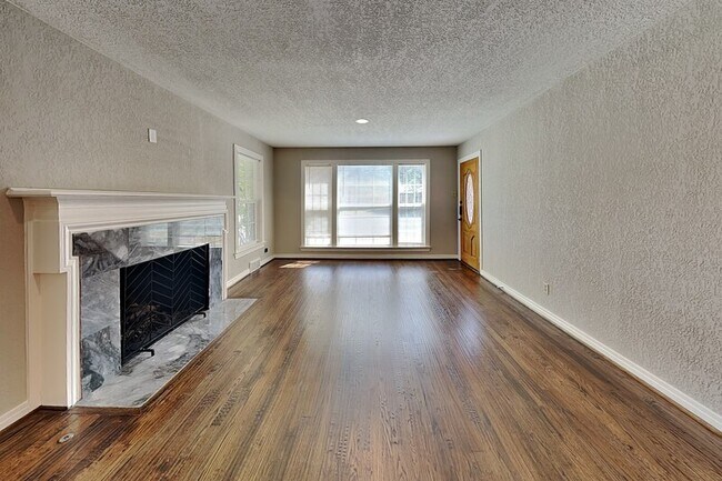 Photo - 4345 Skillman St