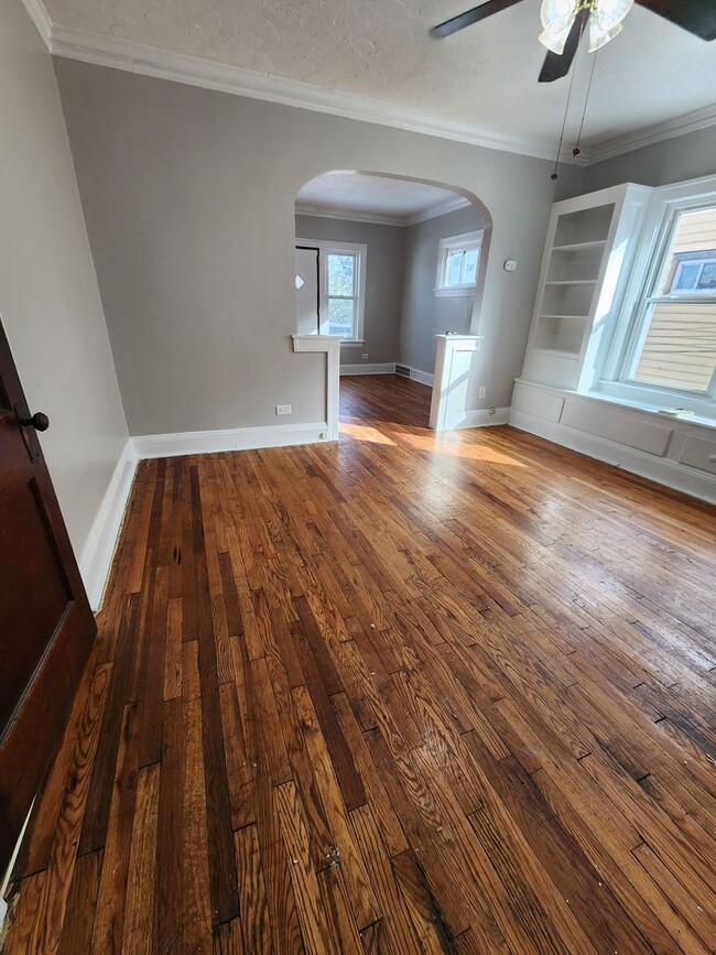 Photo - Top Floor 1 Bedroom Apartment with Private Balcony! Unidad 3