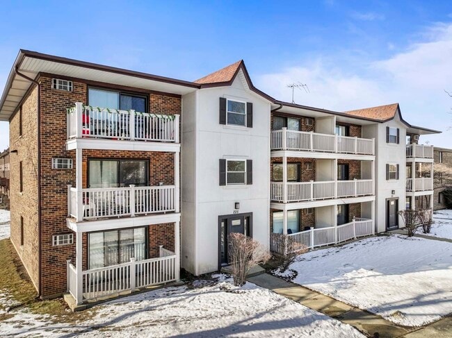 Building Photo - 225 S Gregory St Unit 6