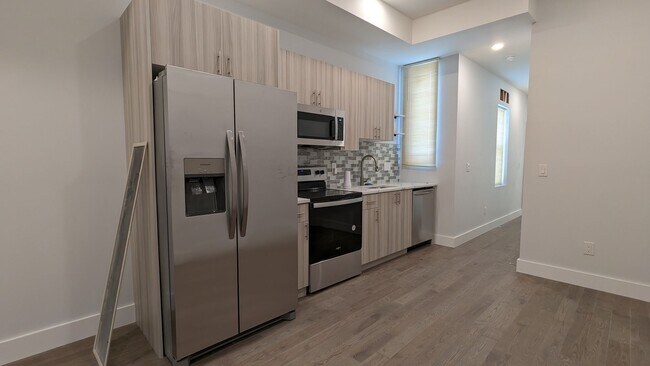 Photo - 2443 N Marshall St Unit 2