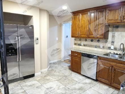 2301 Ava Pl