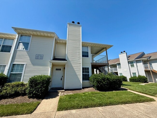 Photo - HURRY!!!***2 BED Condo/Downstairs unit/ W,S&T INCLUDED!!