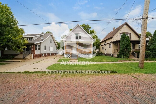 Photo - 2140 N Maryland Ave