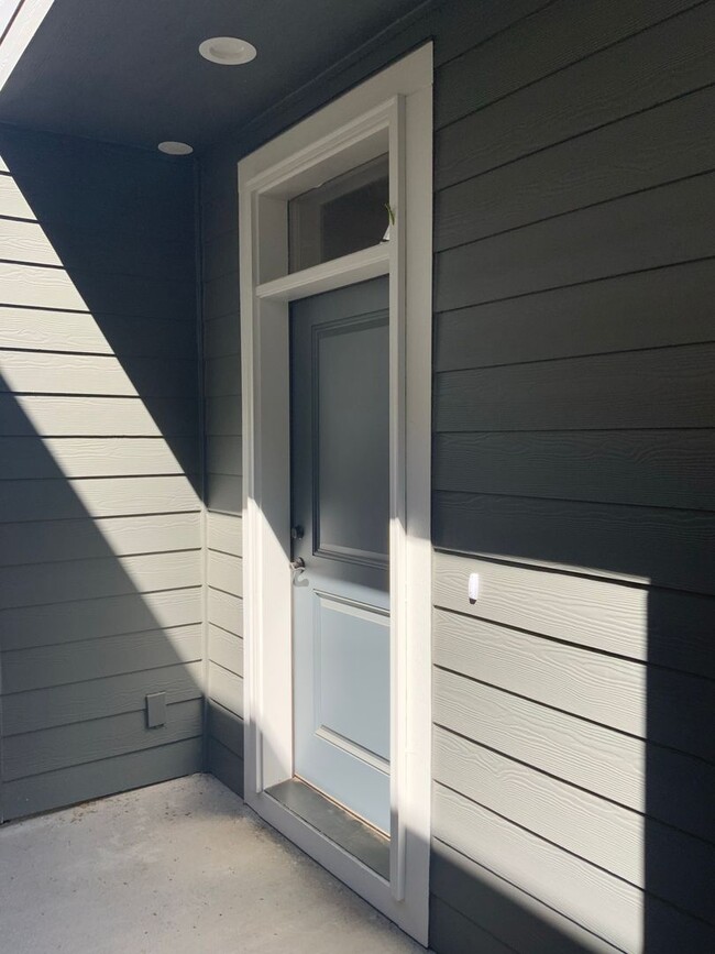 Photo - Immaculate 3B/2.5Ba Home in Ridgefield! Available 4/22!