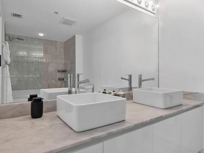 Photo - 601 NE 36th St