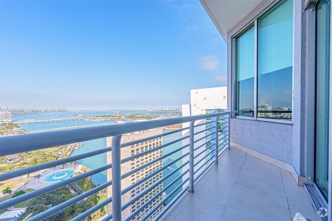 Building Photo - 325 S Biscayne Blvd Unit UPH22 Rental