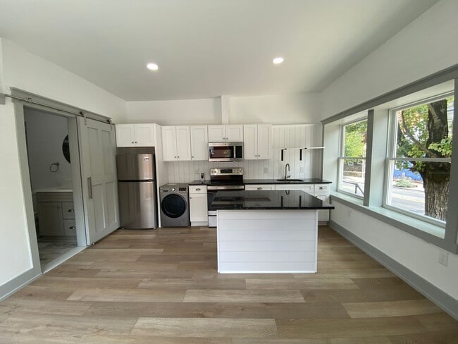 Building Photo - 627 Manor St Unit 627 Manor St.