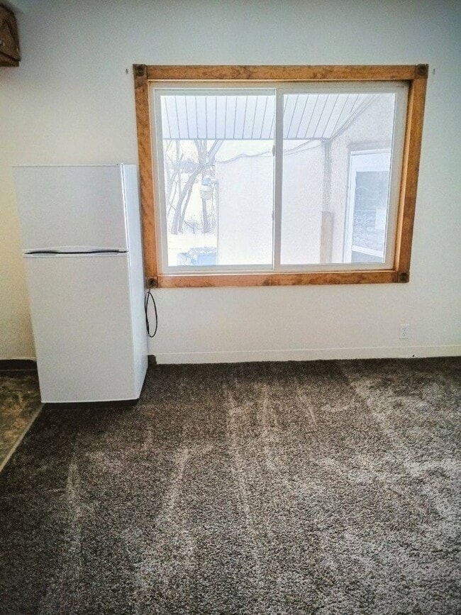 Building Photo - Alpine Efficiency Apartment #12 Unit Alpine 12