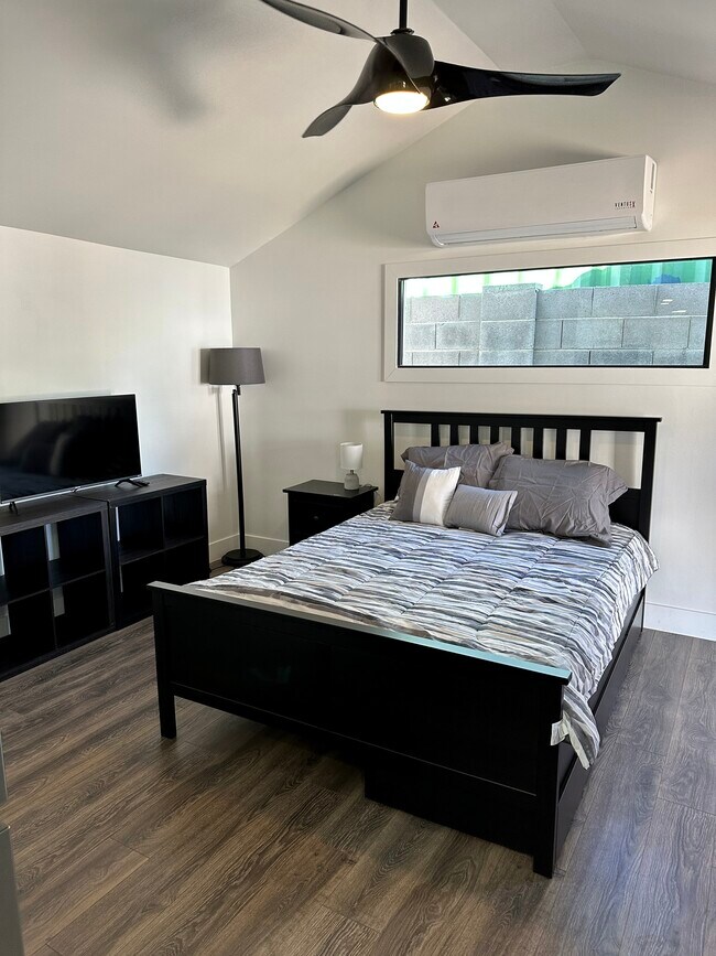 Photo - 326 N 17th Dr