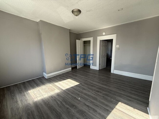 Building Photo - 96 Summer Ave Unit 2