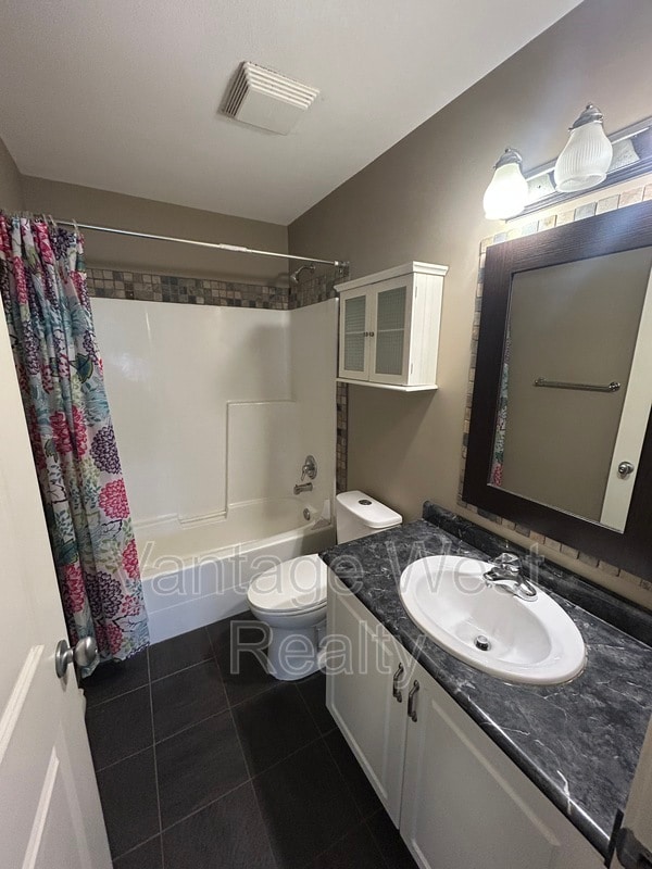 Photo - 124-124 Mills Rd