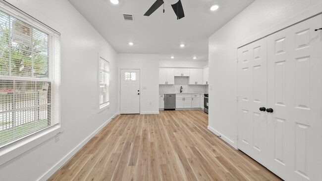 Photo - 1504 W Blum St